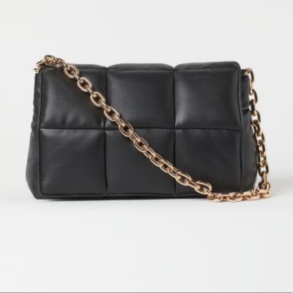 H&M Large Quilted Shoulder Bag in Black - Picture 1 of 3